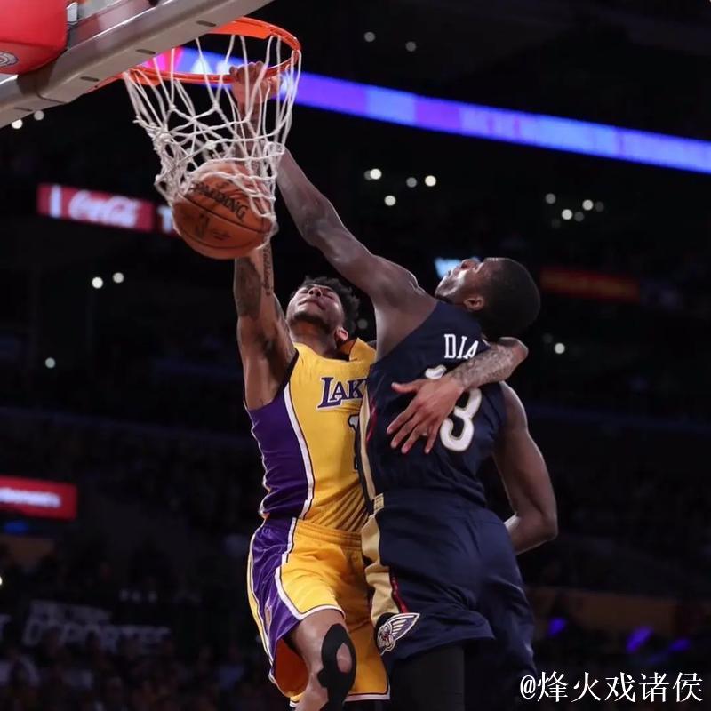 英格拉姆低位背打 翻身跳投稳稳命中 英格拉姆低位背打 翻身跳投稳稳命中