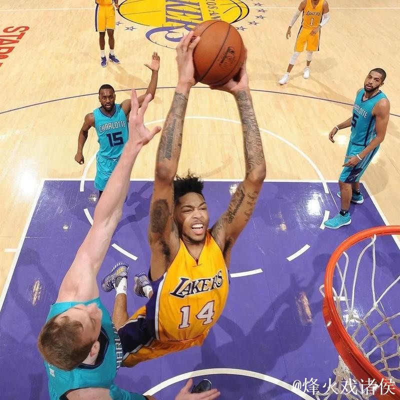 英格拉姆低位背打 翻身跳投稳稳命中 英格拉姆低位背打 翻身跳投稳稳命中